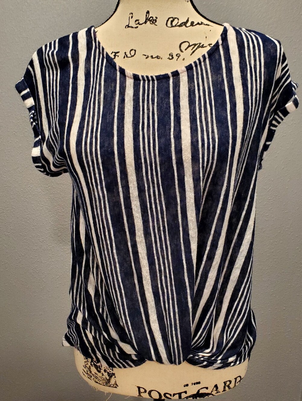 W5 Navy & White Vertical Stripe Short Sleeve Tee Size Small